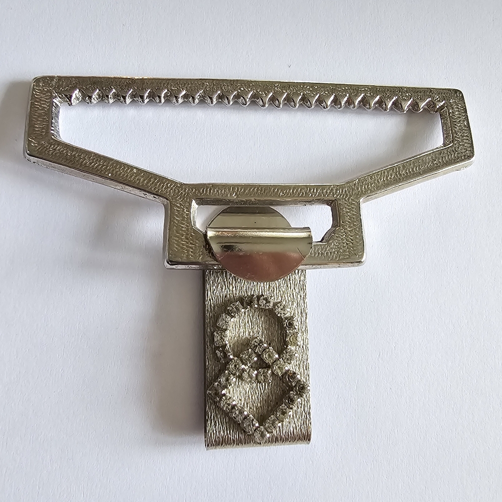 Vintage handkerchief holder clip square dancing cloth hanger dance rockabilly